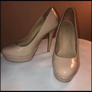 Nude pumps
